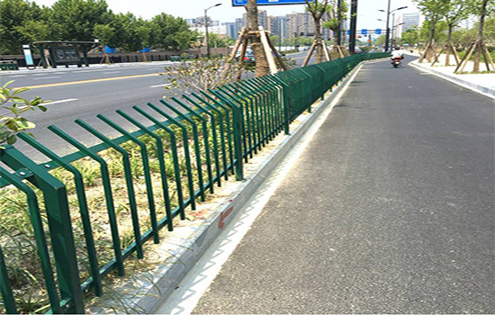 鋅鋼<a href=http://www.yiliao123.com target=_blank class=infotextkey>護欄</a>多少錢一米