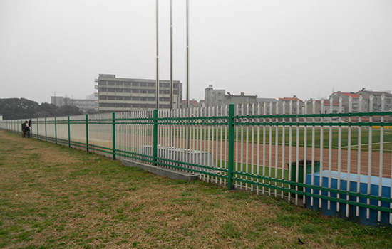 操場(chǎng)<a href=http://www.yiliao123.com target=_blank class=infotextkey>護(hù)欄</a>
