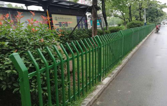 綠化帶隔離<a href=http://www.yiliao123.com target=_blank class=infotextkey>護(hù)欄</a>