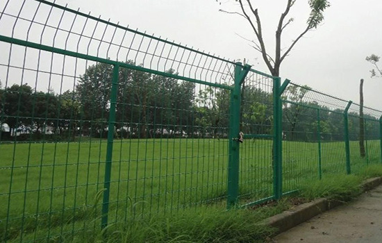 鐵絲網<a href=http://www.yiliao123.com target=_blank class=infotextkey>圍欄</a>批發(fā)