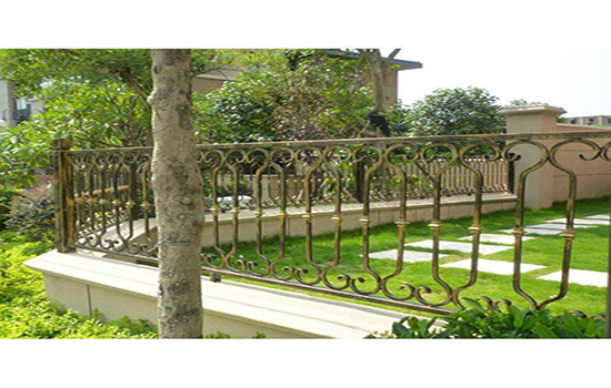 圍墻鐵<a href=http://www.yiliao123.com target=_blank class=infotextkey>護(hù)欄</a>