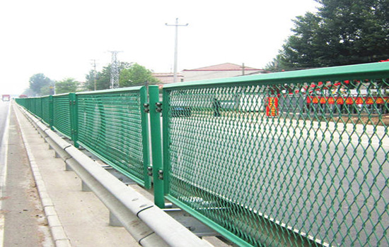 防眩<a href=http://www.yiliao123.com target=_blank class=infotextkey><a href=http://www.yiliao123.com target=_blank class=infotextkey>護欄</a>網(wǎng)</a>
