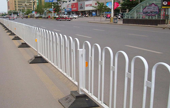 鋅鋼交通<a href=http://www.yiliao123.com target=_blank class=infotextkey>護(hù)欄</a>
