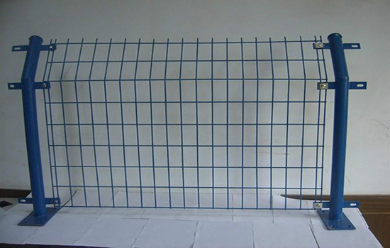 雙邊<a href=http://www.yiliao123.com target=_blank class=infotextkey><a href=http://www.yiliao123.com target=_blank class=infotextkey>護(hù)欄</a>網(wǎng)</a>