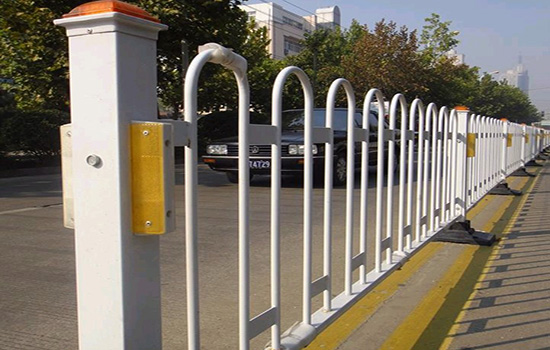 京式道路<a href=http://www.yiliao123.com target=_blank class=infotextkey>護(hù)欄</a>