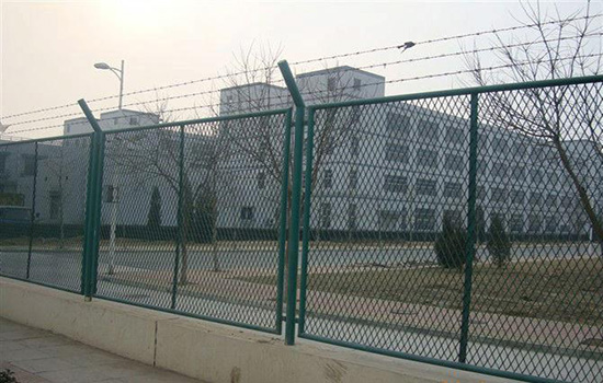 球場<a href=http://www.yiliao123.com target=_blank class=infotextkey>圍欄</a>