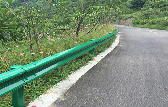 公路防<a href=http://www.yiliao123.com target=_blank class=infotextkey>護(hù)欄</a>桿