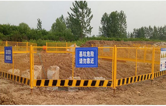 工地<a href=http://www.yiliao123.com target=_blank class=infotextkey>護(hù)欄</a>
